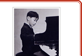 本格的なピアノレッスンを始めたのは中学校へ入学してから。